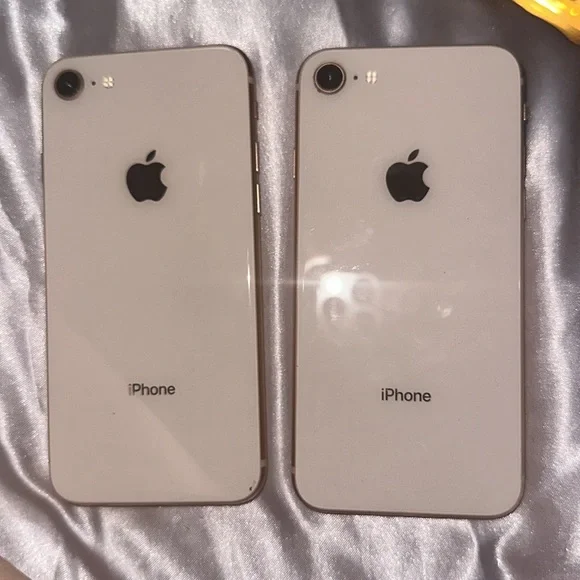 2 iPhone 8s no cracks, works perfectly fine ,and restarted.